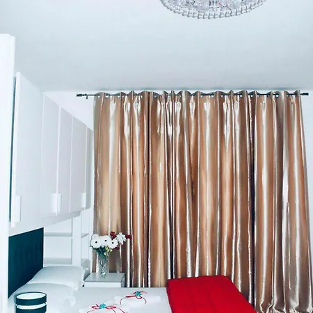 Eden Venice ميستر